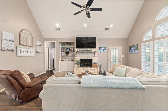 2709 Chase Street, Brenham, TX 77833