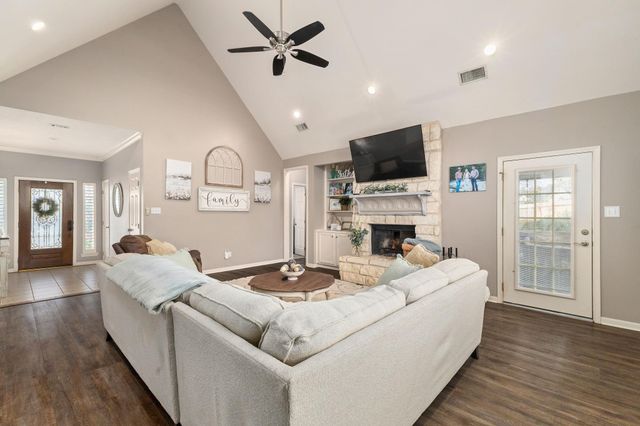 2709 Chase Street, Brenham, TX 77833