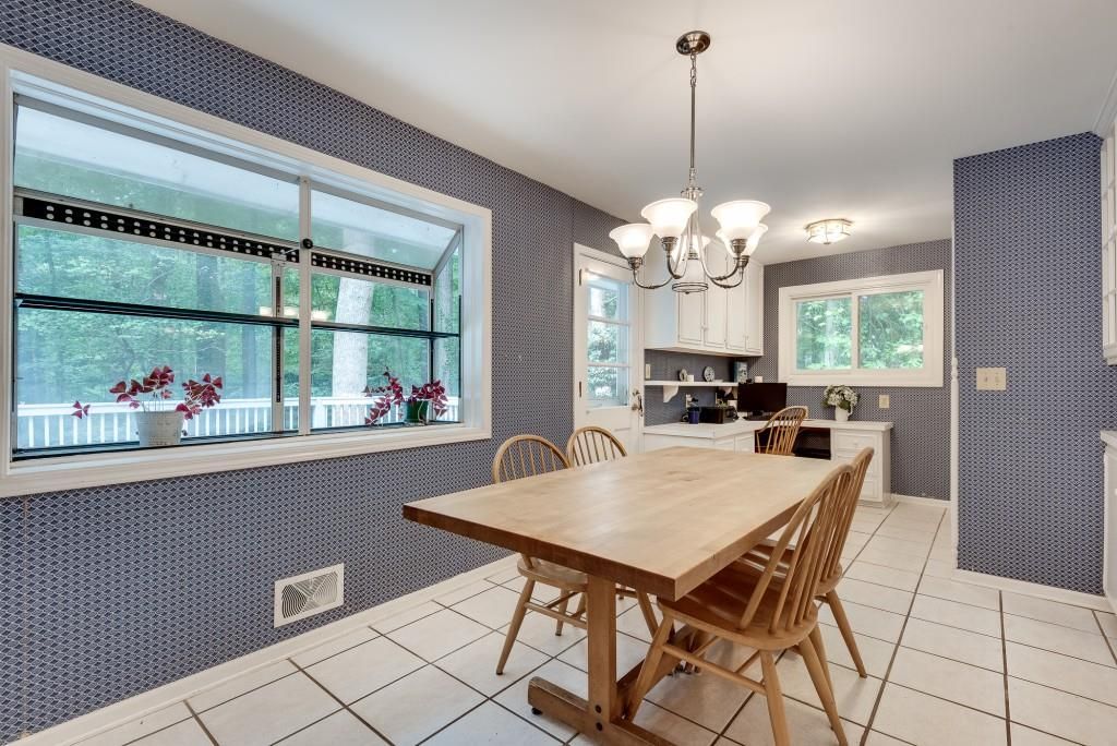 Image 12 of property listing at 1800 Angelique Drive, Decatur, GA 30033