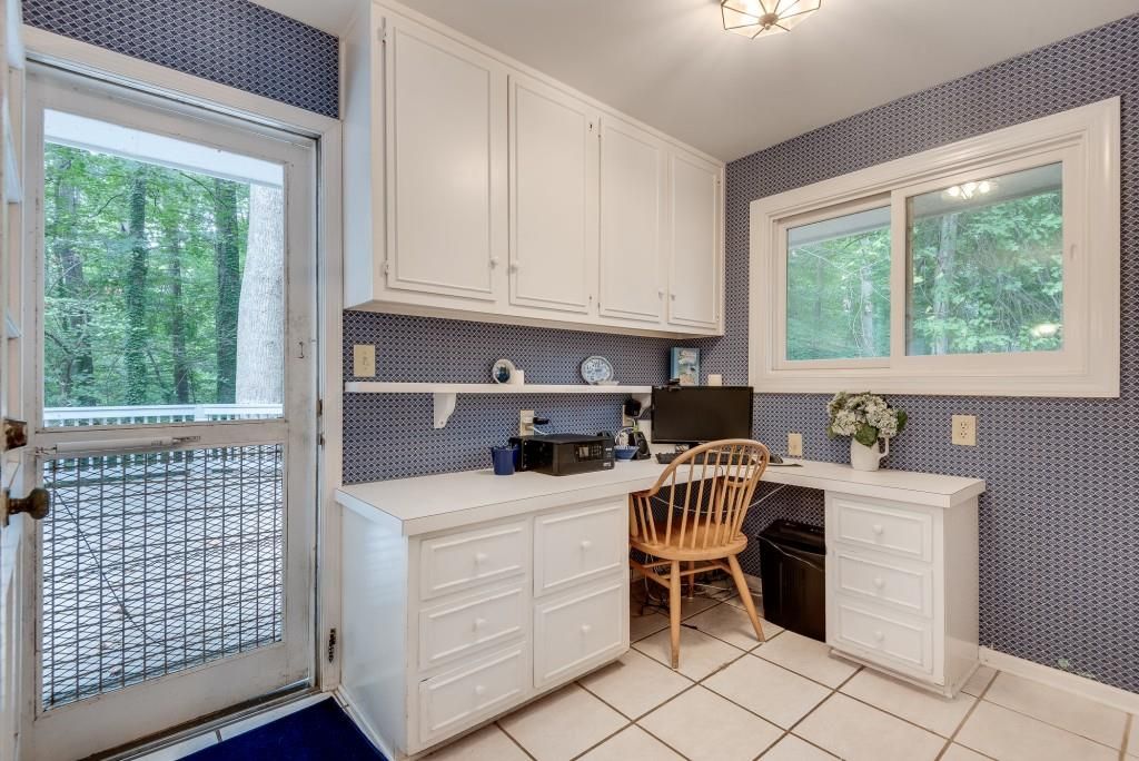 Image 15 of property listing at 1800 Angelique Drive, Decatur, GA 30033