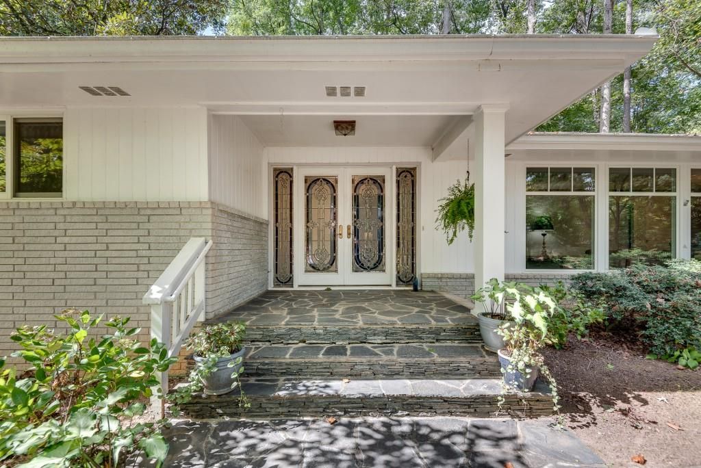 Image 2 of property listing at 1800 Angelique Drive, Decatur, GA 30033