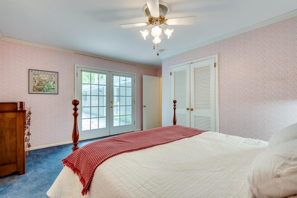 Image 20 of property listing at 1800 Angelique Drive, Decatur, GA 30033