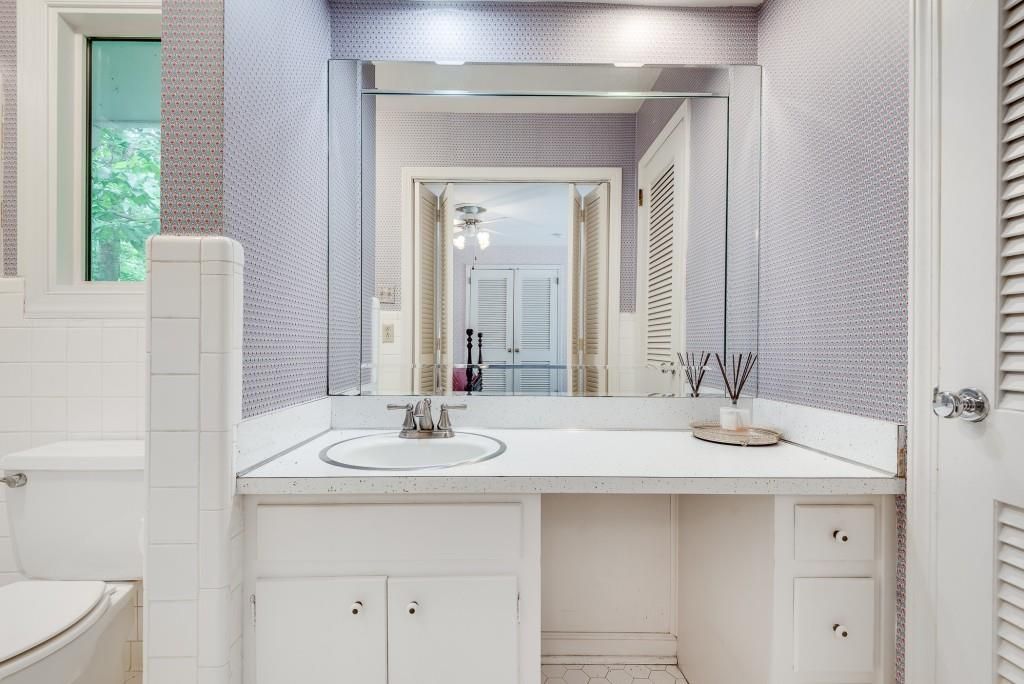 Image 21 of property listing at 1800 Angelique Drive, Decatur, GA 30033