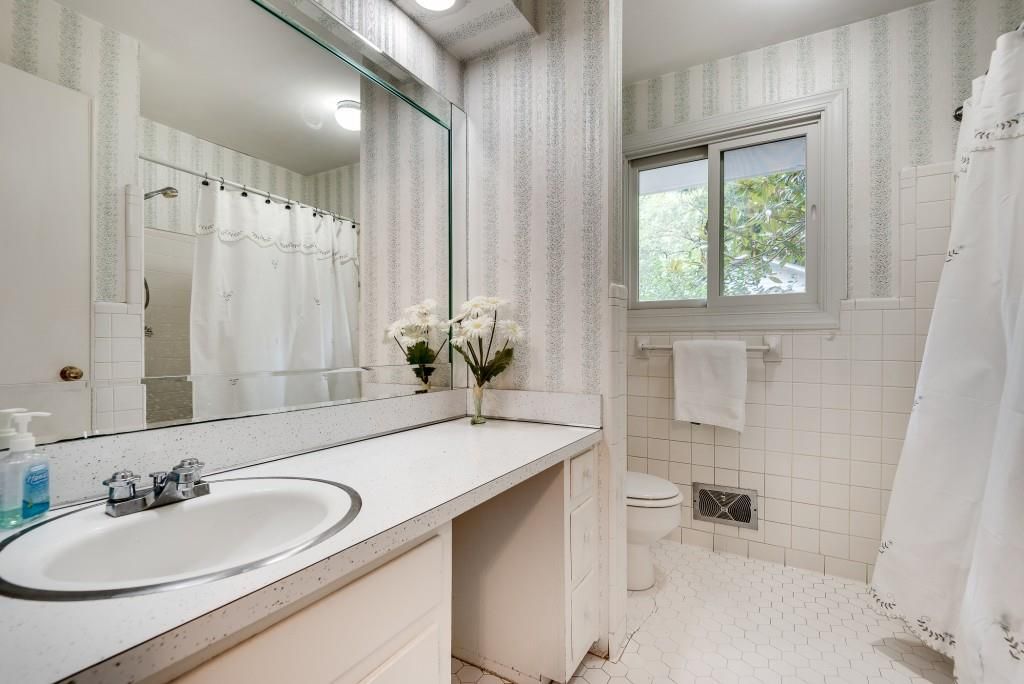 Image 25 of property listing at 1800 Angelique Drive, Decatur, GA 30033