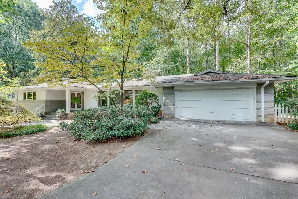 Image 38 of property listing at 1800 Angelique Drive, Decatur, GA 30033