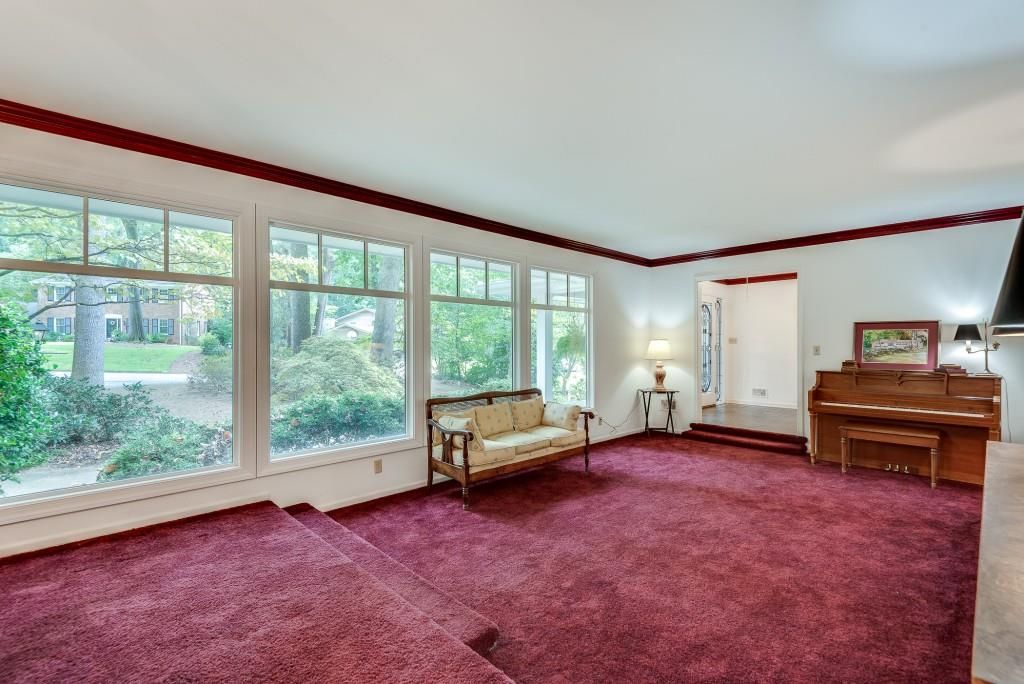Image 6 of property listing at 1800 Angelique Drive, Decatur, GA 30033