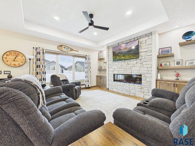 815 Yuzina Ave Avenue, Harrisburg, SD 57032