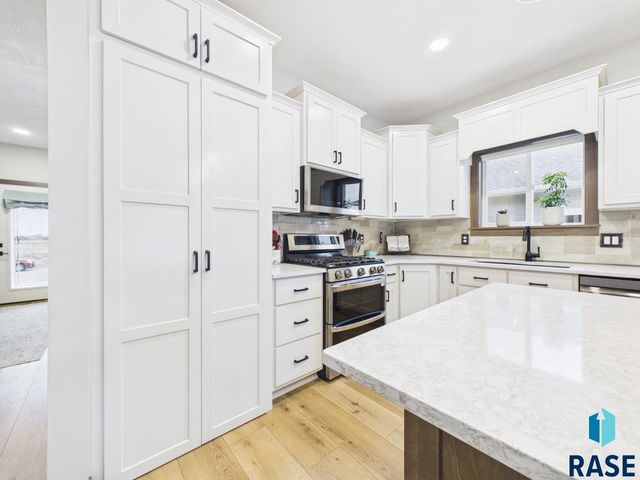 815 Yuzina Ave Avenue, Harrisburg, SD 57032