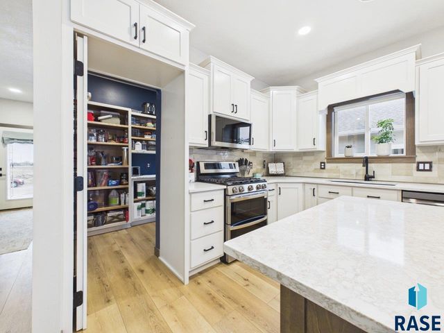 815 Yuzina Ave Avenue, Harrisburg, SD 57032