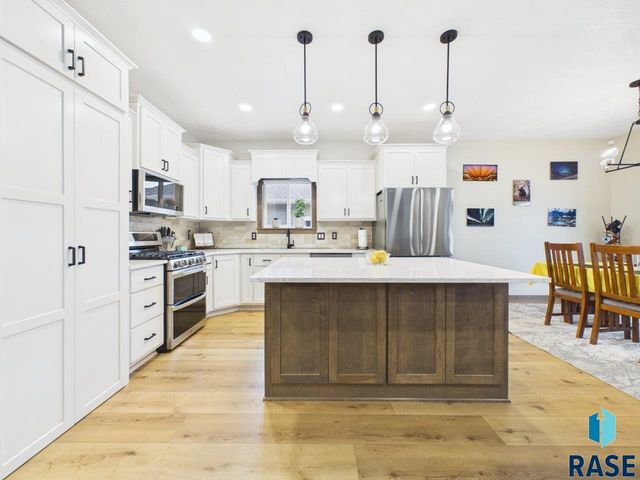 815 Yuzina Ave Avenue, Harrisburg, SD 57032