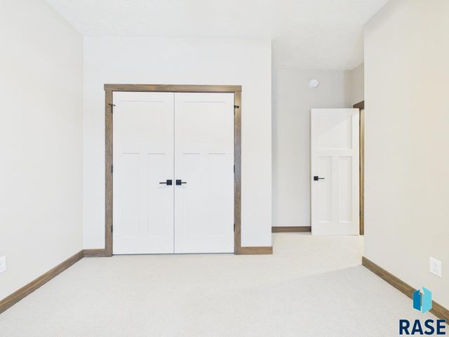 815 Yuzina Ave Avenue, Harrisburg, SD 57032