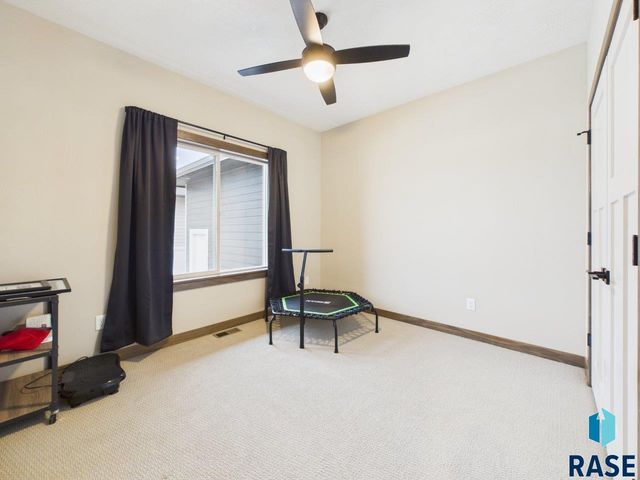 815 Yuzina Ave Avenue, Harrisburg, SD 57032