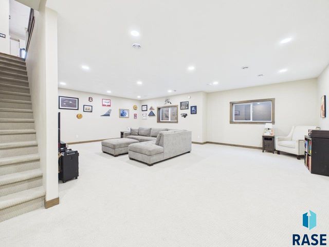 815 Yuzina Ave Avenue, Harrisburg, SD 57032