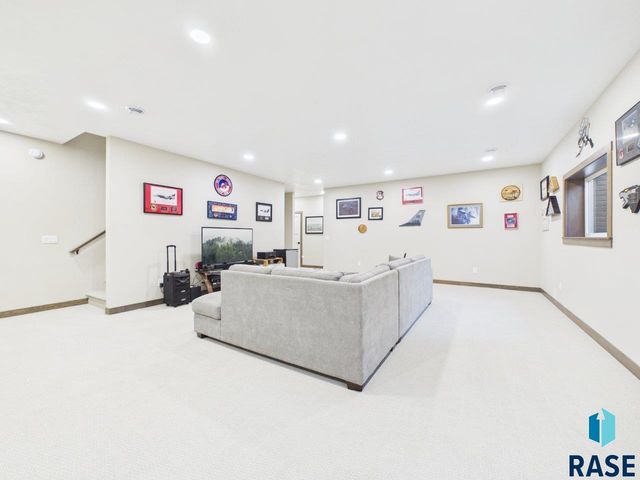 815 Yuzina Ave Avenue, Harrisburg, SD 57032