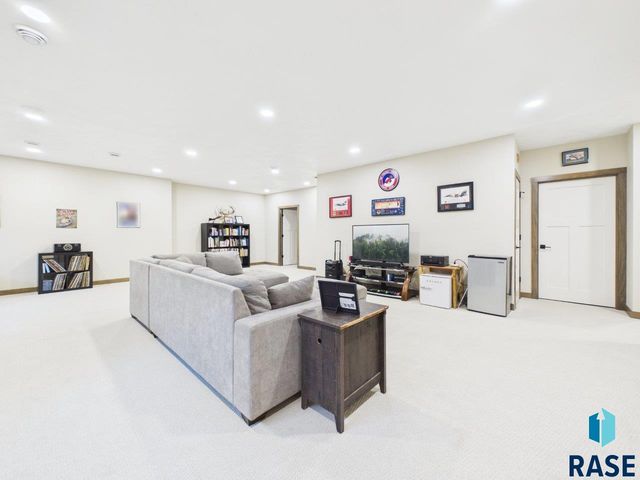 815 Yuzina Ave Avenue, Harrisburg, SD 57032