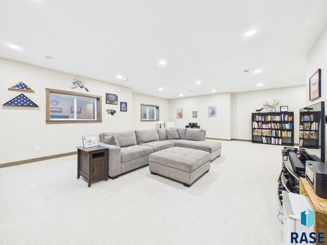 815 Yuzina Ave Avenue, Harrisburg, SD 57032