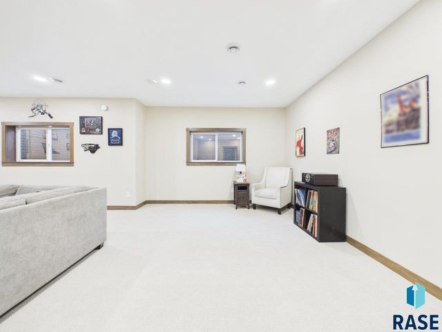 815 Yuzina Ave Avenue, Harrisburg, SD 57032