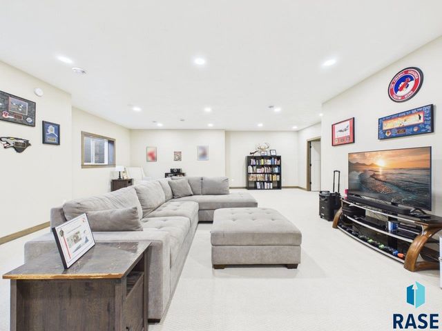 815 Yuzina Ave Avenue, Harrisburg, SD 57032