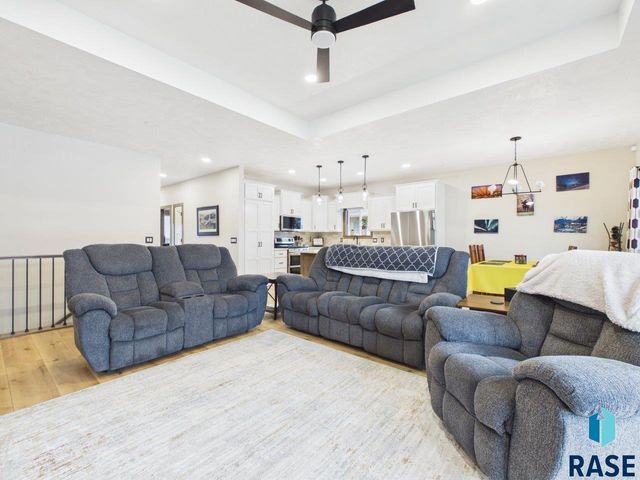 815 Yuzina Ave Avenue, Harrisburg, SD 57032