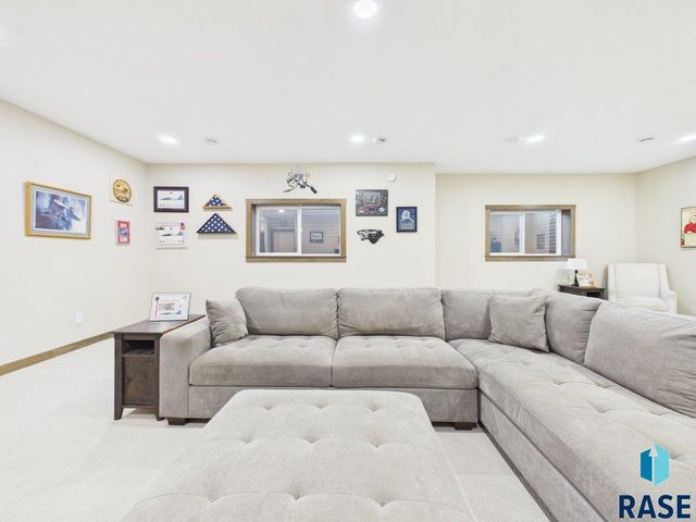 815 Yuzina Ave Avenue, Harrisburg, SD 57032