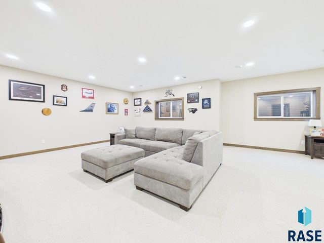 815 Yuzina Ave Avenue, Harrisburg, SD 57032