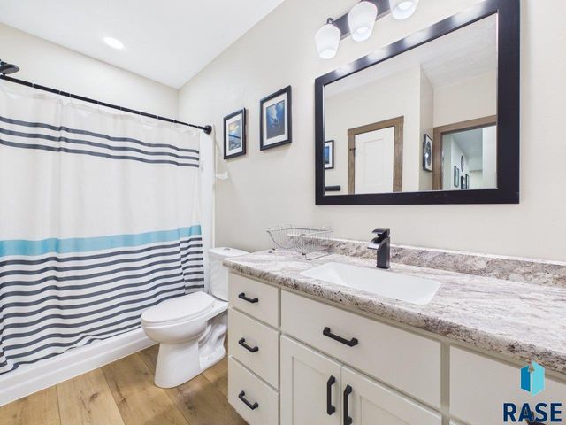 815 Yuzina Ave Avenue, Harrisburg, SD 57032