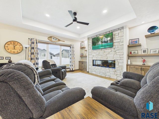 815 Yuzina Ave Avenue, Harrisburg, SD 57032