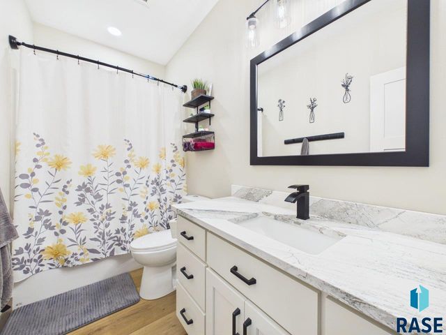 815 Yuzina Ave Avenue, Harrisburg, SD 57032