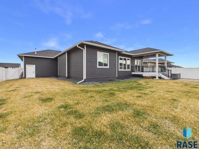 815 Yuzina Ave Avenue, Harrisburg, SD 57032