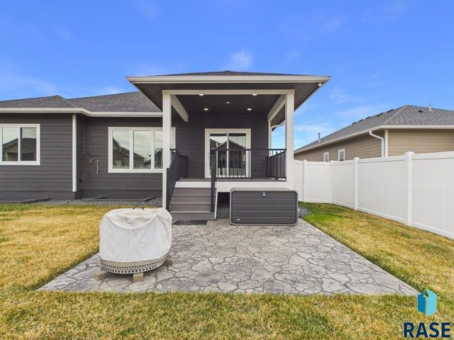 815 Yuzina Ave Avenue, Harrisburg, SD 57032