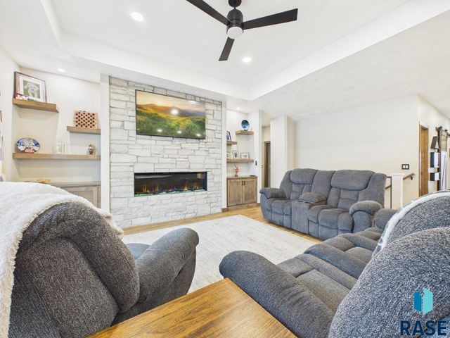 815 Yuzina Ave Avenue, Harrisburg, SD 57032