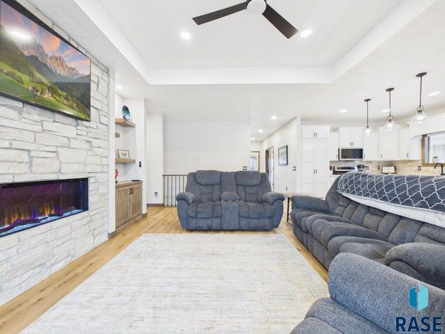 815 Yuzina Ave Avenue, Harrisburg, SD 57032