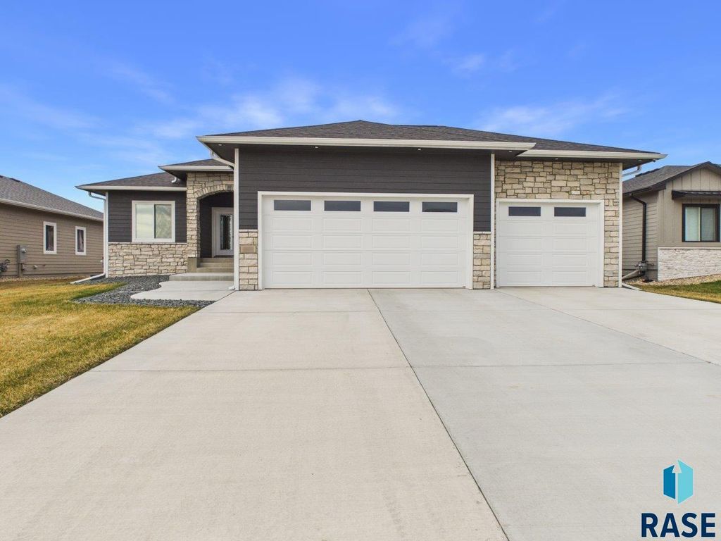 815 Yuzina Ave Avenue, Harrisburg, SD 57032