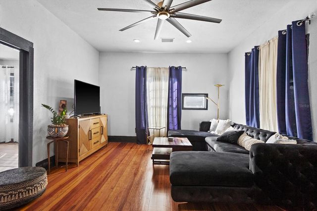 517 8TH STREET N, St Petersburg, FL 33701