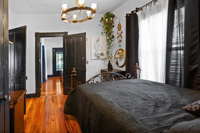 517 8TH STREET N, St Petersburg, FL 33701
