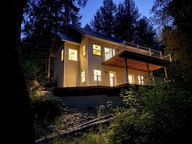 4045 Southwood Shores Rd, Loon Lake, WA 99148