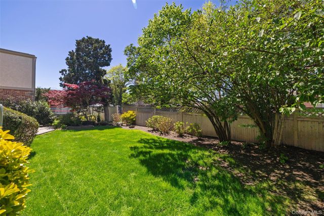 12 May Court, Rockville Centre, NY 11570