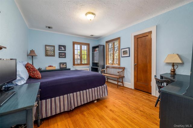 12 May Court, Rockville Centre, NY 11570
