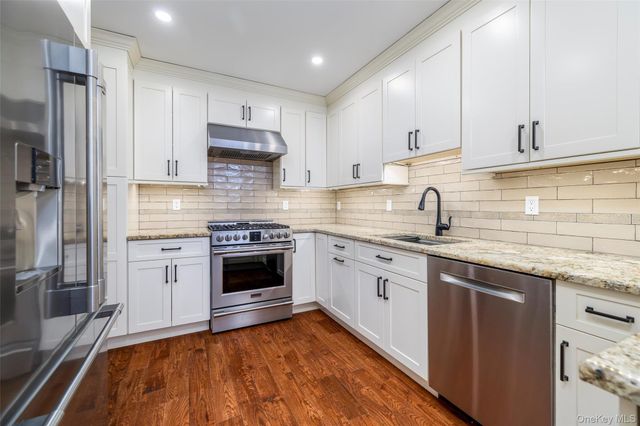 12 May Court, Rockville Centre, NY 11570