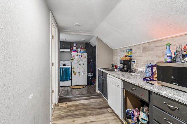 2712 Dean Avenue, Des Moines, IA 50317