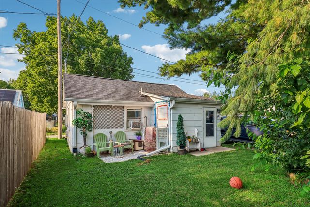 2712 Dean Avenue, Des Moines, IA 50317