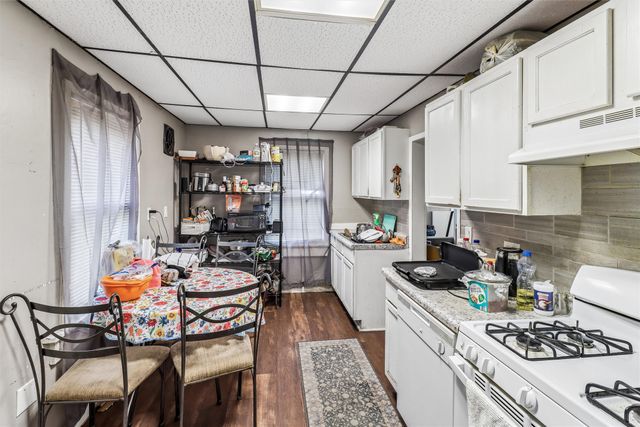 2712 Dean Avenue, Des Moines, IA 50317
