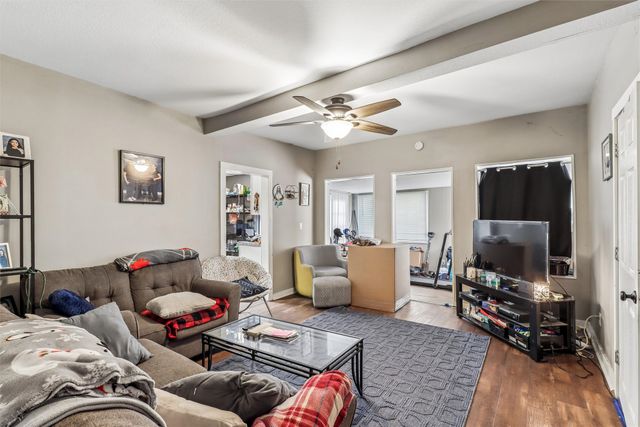 2712 Dean Avenue, Des Moines, IA 50317