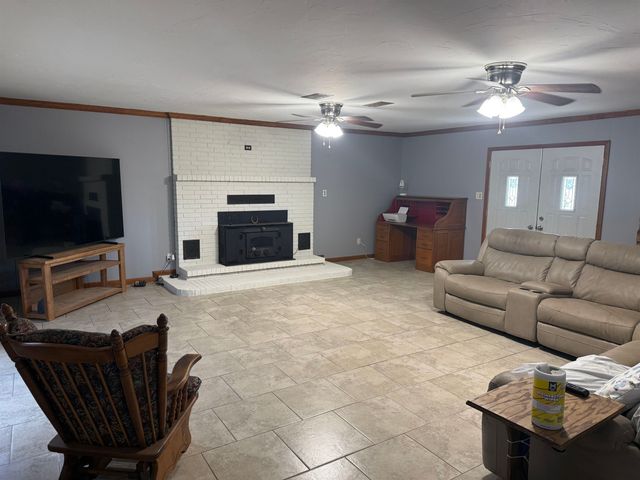 23067 State Hwy 154, Diana, TX 75640