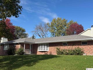 8032 Lowell Avenue, Lincoln, NE 68506