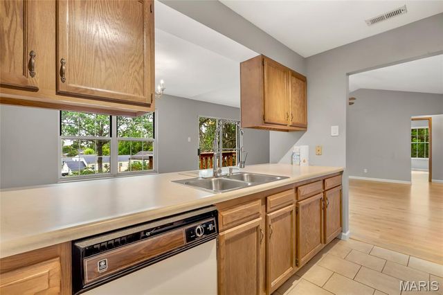 10903 Village Grove Drive D, St Louis, MO 63123