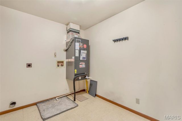 10903 Village Grove Drive D, St Louis, MO 63123