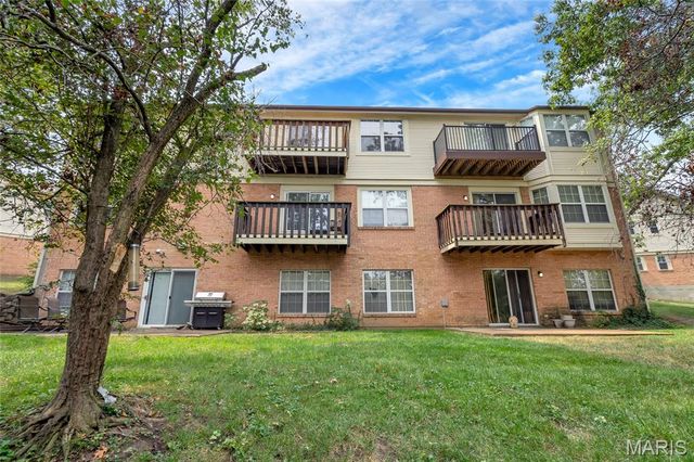 10903 Village Grove Drive D, St Louis, MO 63123