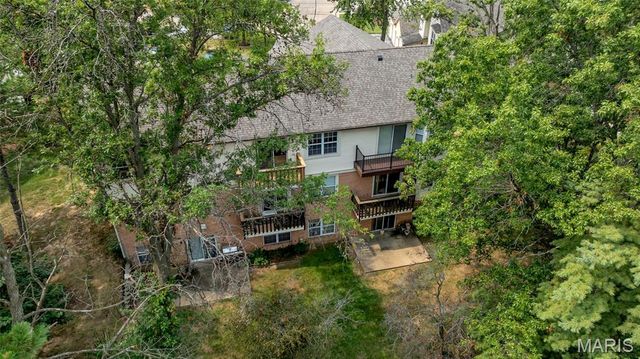 10903 Village Grove Drive D, St Louis, MO 63123