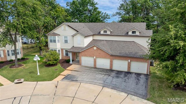 10903 Village Grove Drive D, St Louis, MO 63123